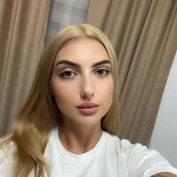 Ava_Bloom_