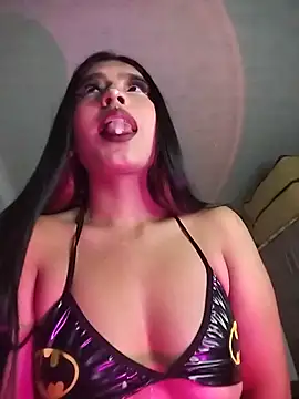 DanniaSquirtT